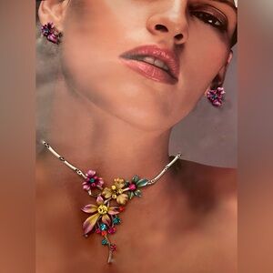 the Colorful Flowering Plant Crystal Necklace Set